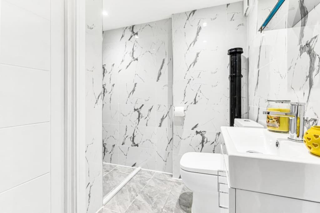 Luxstay Holland Park With Ac Apartament Londra